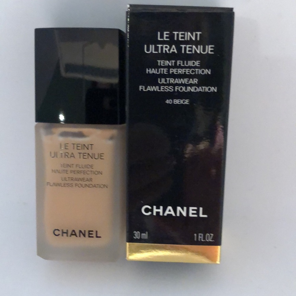 CHANEL ULTRAWEAR FLAWLESS FOUNDATION. Shade #40 Beige